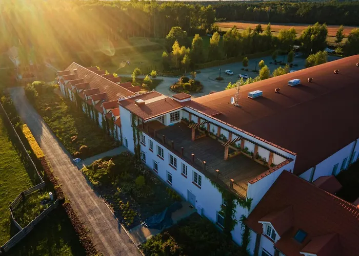 Santa Natura & 4* Nowa Wies (Zyrardow)